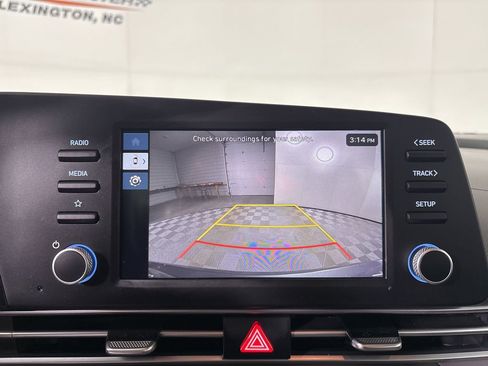 Used 2025 Hyundai Elantra Sport image 16