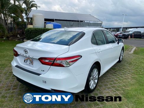 Used 2019 Toyota Camry LE FWD image 7
