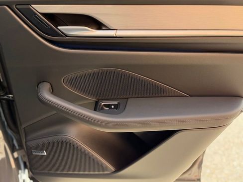 New 2025 Porsche Macan Electric RWD image 25