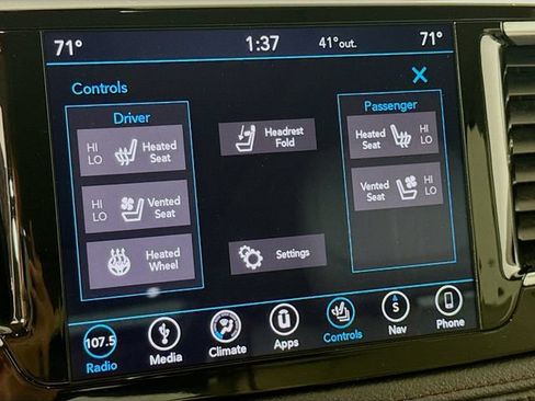 Used 2020 Chrysler Pacifica Limited FWD image 24