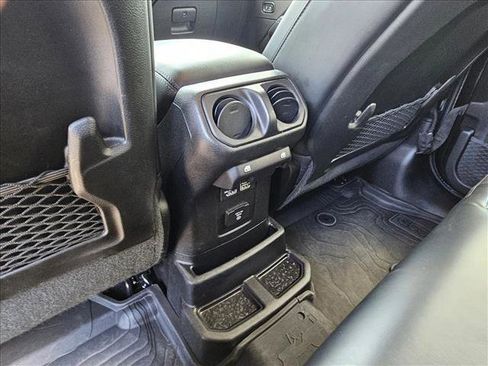 Used 2024 Jeep Wrangler High Altitude AWD/4WD image 17