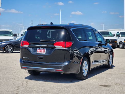 Used 2019 Chrysler Pacifica Touring-L w/ Advanced Safetytec Group FWD image 7