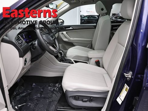 Used 2023 Volkswagen Tiguan SE AWD/4WD image 13