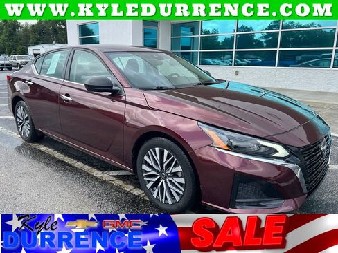 Used 2025 Nissan Altima 2.5 SV FWD image 1