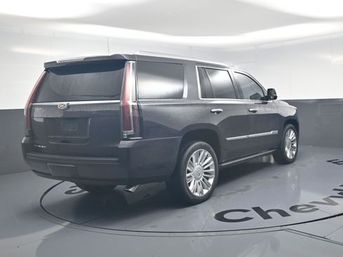 Used 2018 Cadillac Escalade Platinum AWD/4WD image 17