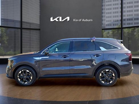 Used 2025 Kia Sorento S w/ Panoramic Sunroof Package image 9