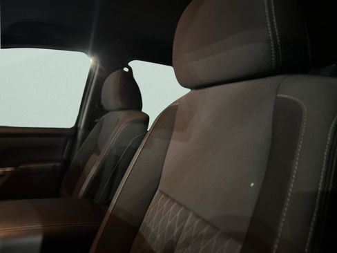 Used 2024 Nissan Titan SV w/ SV Bronze Edition Package image 23