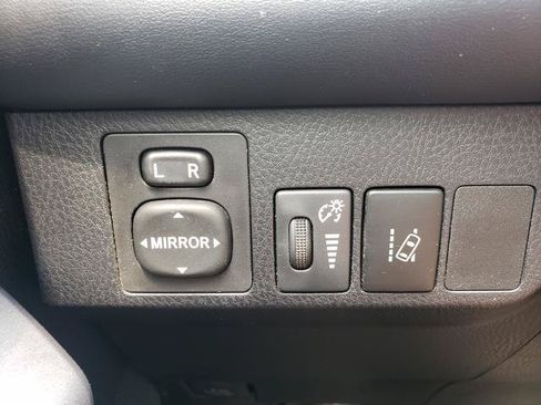 Used 2018 Toyota RAV4 XLE w/ Plus Extra Value Package AWD/4WD image 29