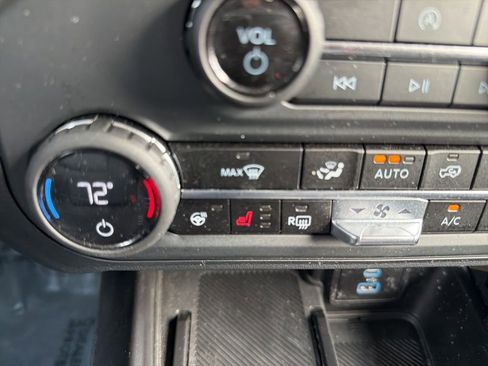 Used 2025 Ford Bronco Badlands image 33