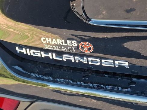 Used 2023 Toyota Highlander XLE AWD/4WD image 33