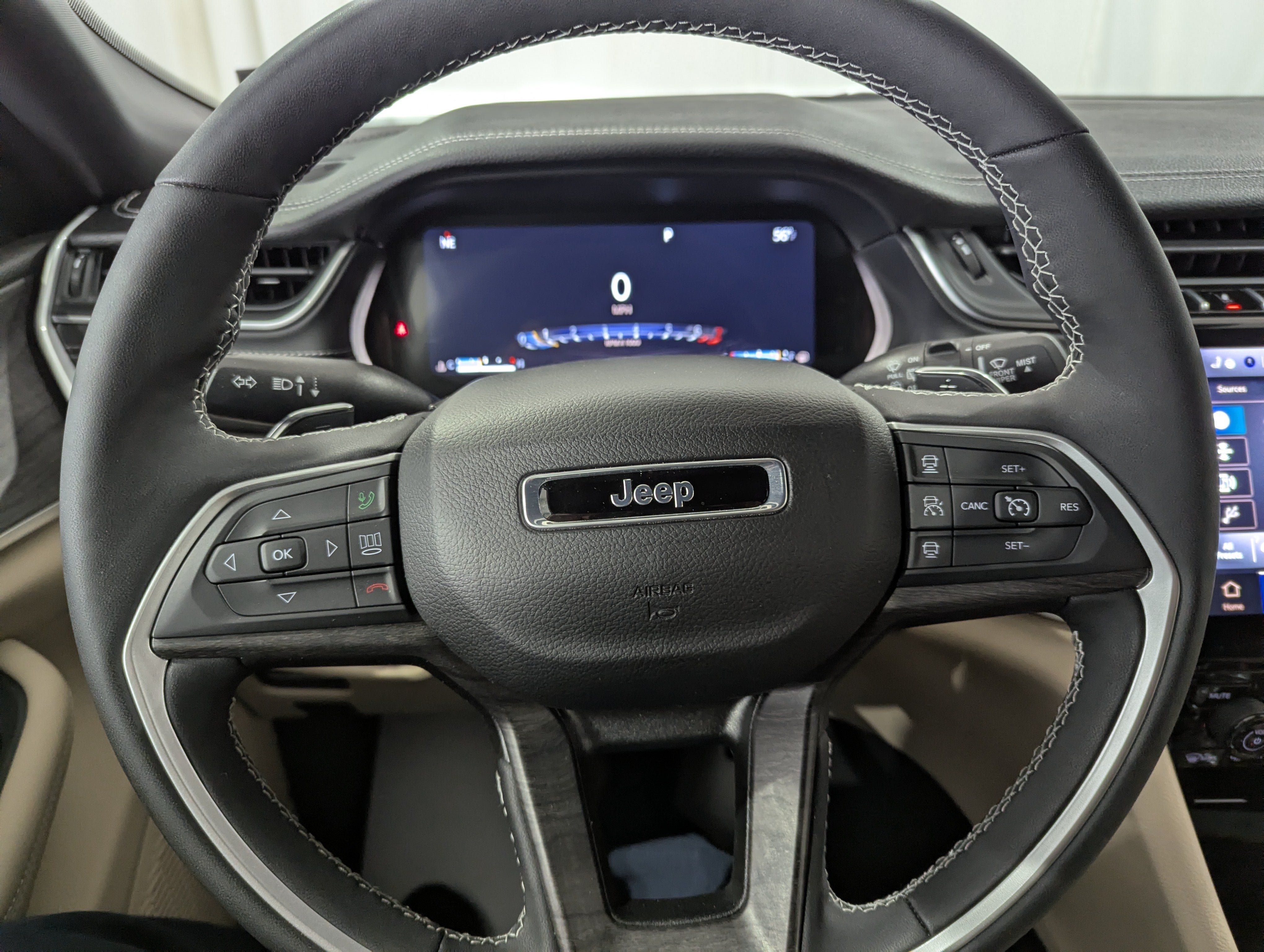 Used 2024 Jeep Grand Cherokee Limited AWD/4WD image 19