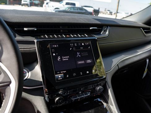 New 2025 Jeep Grand Cherokee L Laredo w/ Luxury Tech Group I RWD image 24