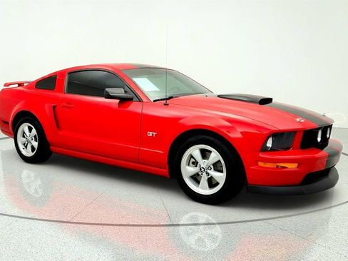 Used 2009 Ford Mustang GT RWD image 3