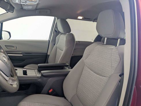 Used 2021 Toyota Sienna LE FWD image 12