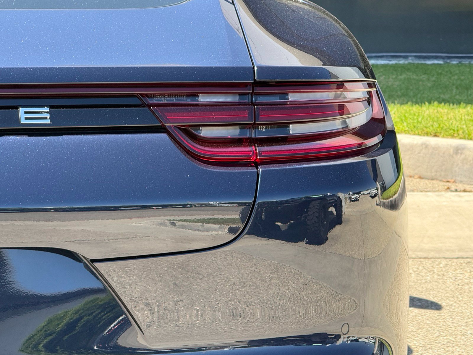 Used 2019 Porsche Panamera 4 AWD/4WD image 14