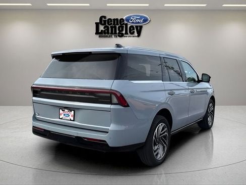 Used 2025 Lincoln Navigator Reserve AWD/4WD image 19