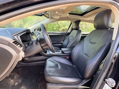 Used 2019 Ford Fusion Titanium FWD image 9