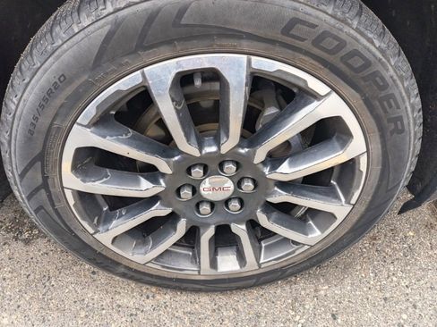 Used 2020 GMC Acadia Denali w/ Technology Package AWD/4WD image 8
