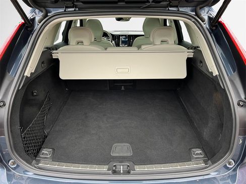 Used 2020 Volvo XC60 T5 Momentum image 26