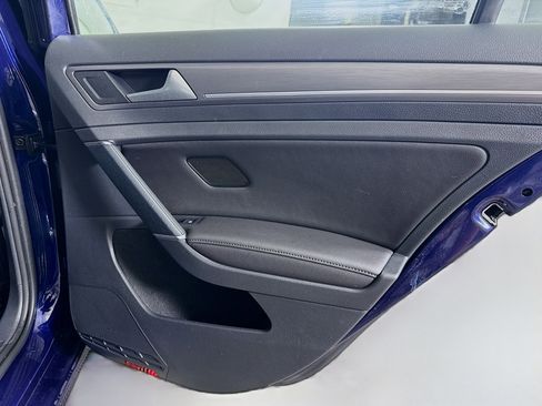 Used 2017 Volkswagen e-Golf SEL Premium image 28