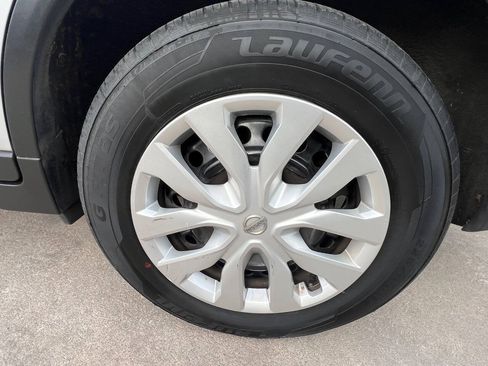 Used 2017 Nissan Rogue S FWD image 9