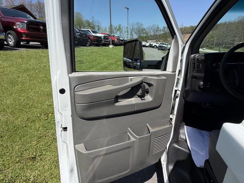 Used 2011 Chevrolet Express 3500 RWD image 37