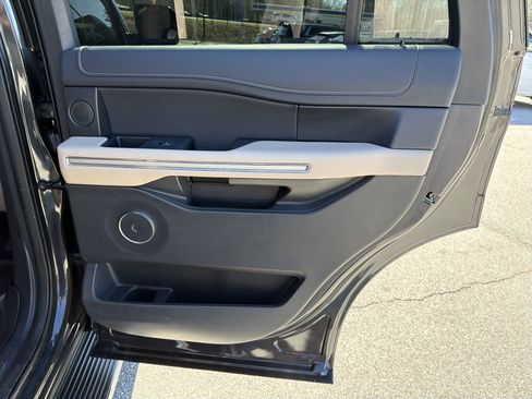 Used 2022 Ford Expedition Limited image 21