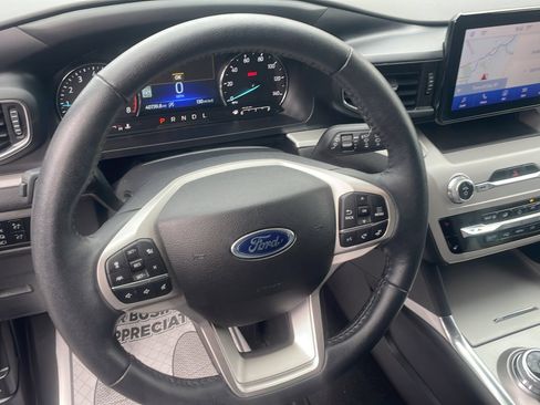 Used 2023 Ford Explorer XLT w/ Equipment Group 202A AWD/4WD image 18