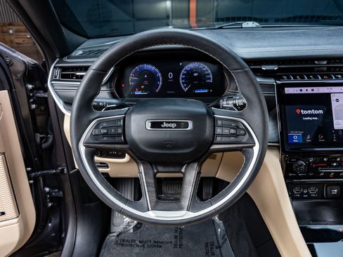 Used 2023 Jeep Grand Cherokee L Limited w/ Luxury Tech Group II image 18