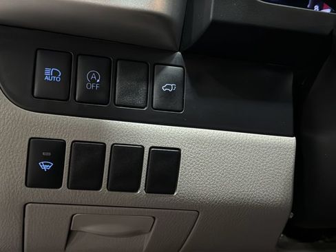 Used 2019 Toyota Highlander XLE AWD/4WD image 38