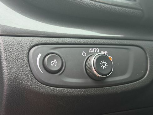 Used 2018 Buick Encore Preferred AWD/4WD image 19