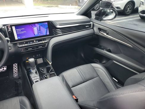 Used 2025 Toyota Camry XSE FWD image 16