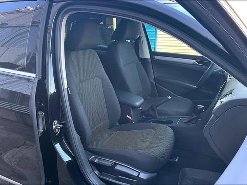 Used 2016 Volkswagen Passat 1.8T R-Line image 8