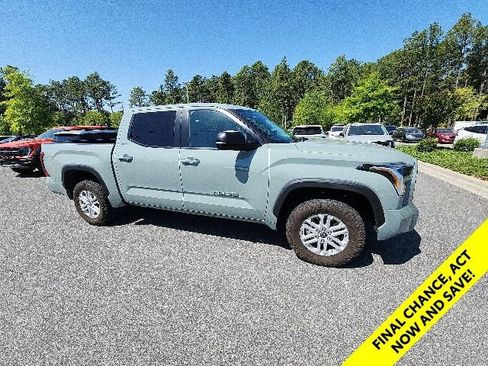 Used 2024 Toyota Tundra SR5 w/ SR5 Premium Package AWD/4WD image 17