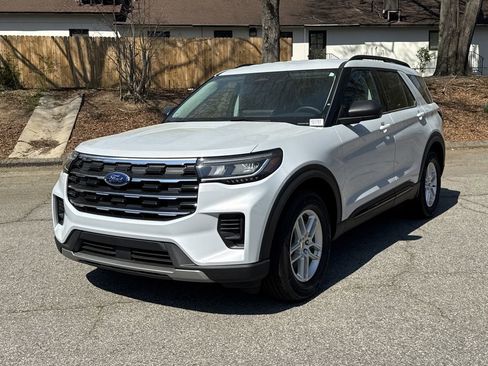 New 2026 Ford Explorer Active image 3