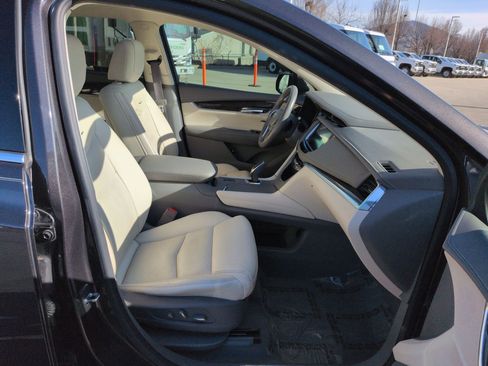 Used 2017 Cadillac XT5 Premium Luxury image 19