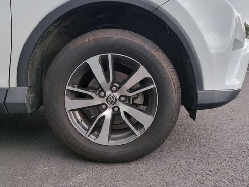 Used 2018 Toyota RAV4 XLE FWD image 9