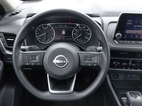 Used 2024 Nissan Rogue SV FWD image 35
