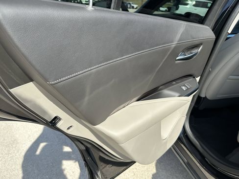 Used 2020 Cadillac XT4 Luxury w/ Cold Weather Package image 22