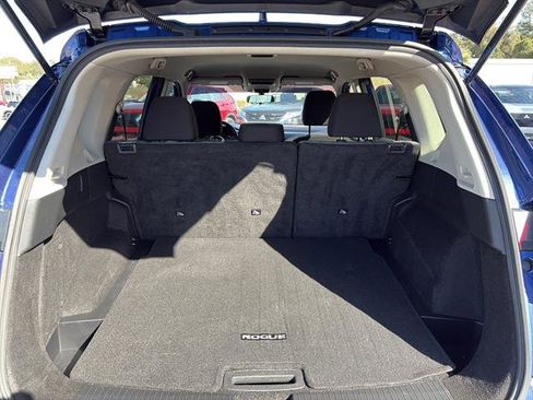 Used 2023 Nissan Rogue SV image 11