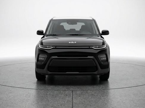 Used 2025 Kia Soul LX w/ LX Technology Package image 2