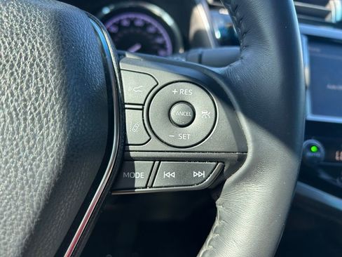 Used 2018 Toyota Camry SE w/ Convenience Package FWD image 19