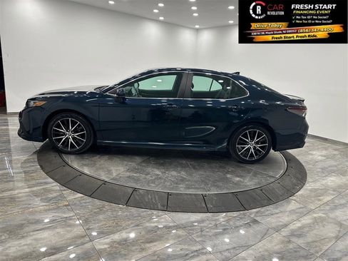 Used 2021 Toyota Camry SE FWD image 4