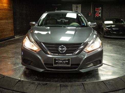 Used 2017 Nissan Altima 2.5 S w/ Power Driver Seat Package FWD image 4