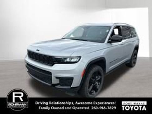 Used 2023 Jeep Grand Cherokee L Laredo image 1