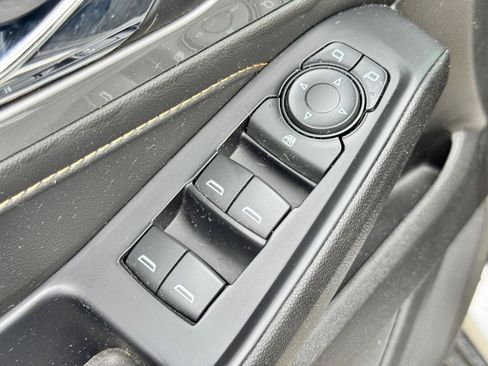 Used 2021 Chevrolet Traverse LS FWD image 20