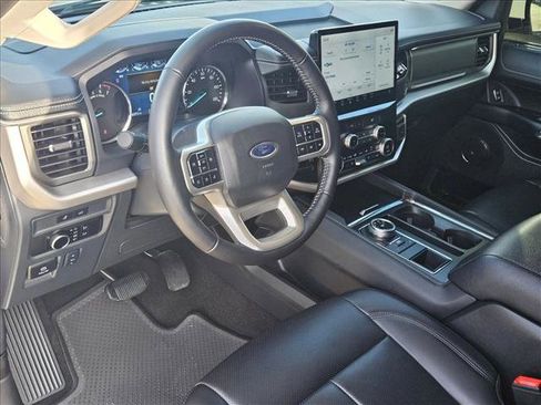 Used 2024 Ford Expedition XLT image 10