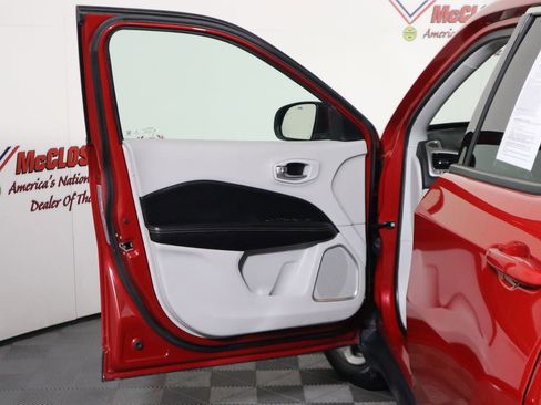 Used 2021 Jeep Compass Latitude w/ Driver Assistance Group image 30