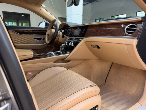 Used 2021 Bentley Flying Spur W12 AWD/4WD image 35
