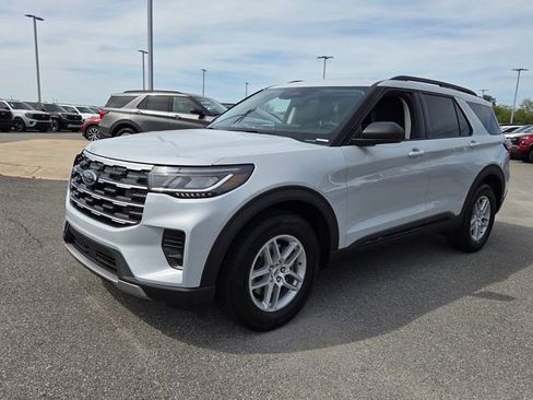New 2026 Ford Explorer Active image 3